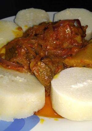 A picture of Boiled yam and snail n assorted gravy.