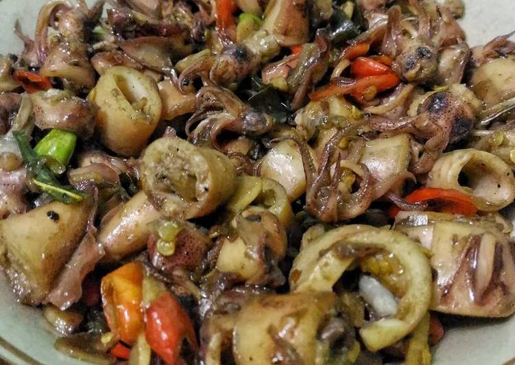 Bagaimana mengolah Cumi Asin Tumis Pedas Lezat