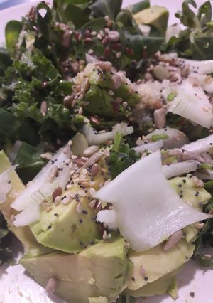 Foto principal de Ensalada verde con vinagreta de limón y semillas