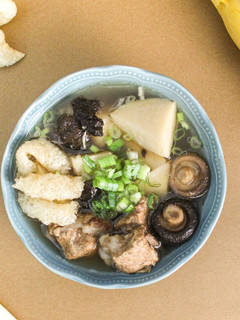 【老菜脯竹筍膨皮排骨湯】處暑節氣燉湯,溫順滋補 的食譜成品照片