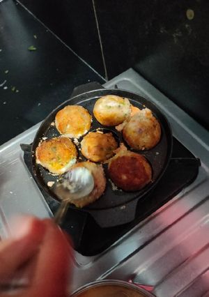A picture of Cheese ball.