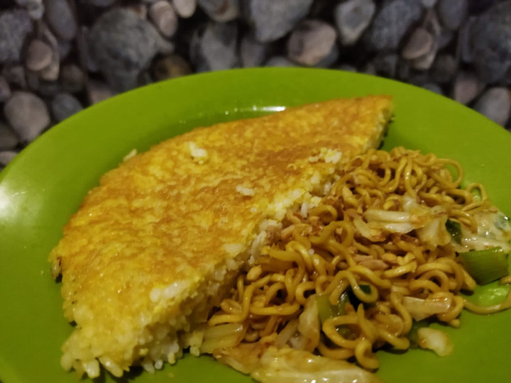 Anti Ribet, Bikin Rice Omelette X Indomie goreng menu Akhir bulan Untuk Jualan