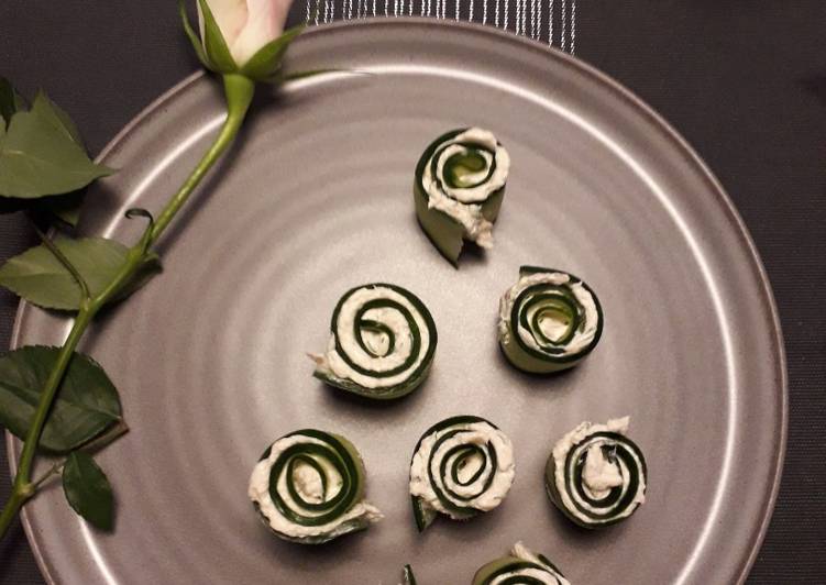 Resep Smoked salmon cucumber roll + tips Anti Gagal