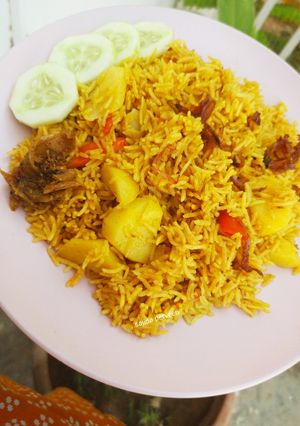 A picture of Aloo ki tahari.