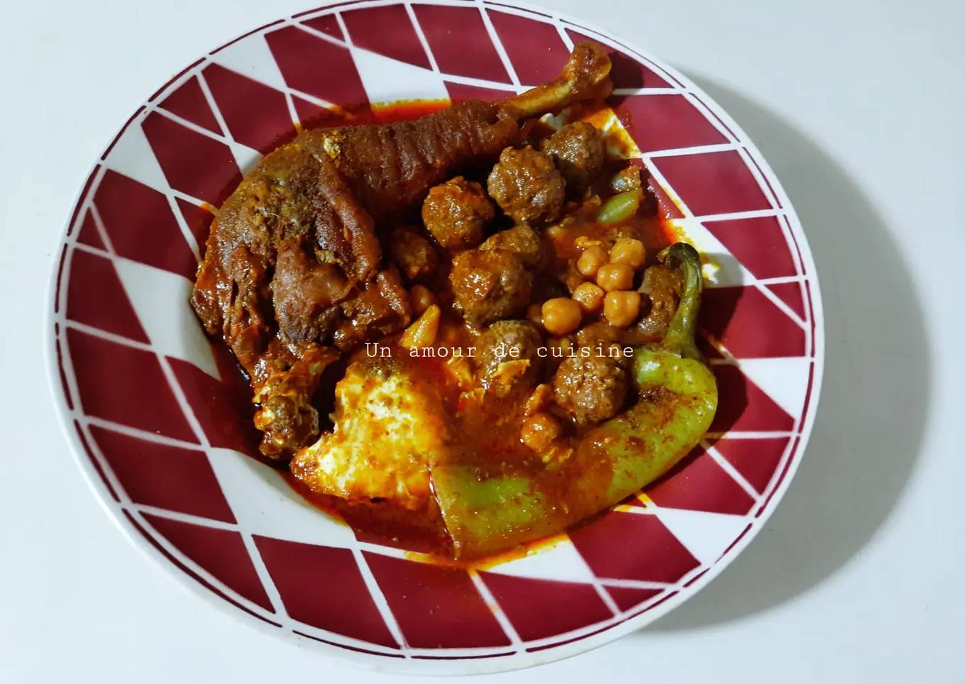 Poulet fermier aux boulettes de viande hachée et œufs sauce 🌶