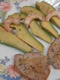 Cinta de lomo fresca con aguacate y langostinos