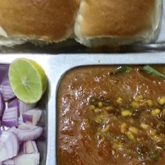 Missal pav A picture of Missal pav.