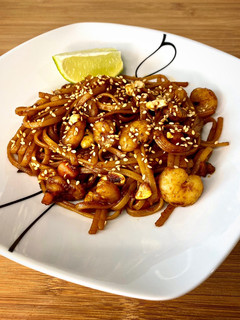 Una foto de Tallarines orientales con gambas