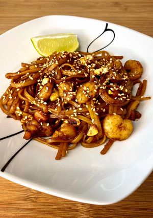 Una foto de Tallarines orientales con gambas