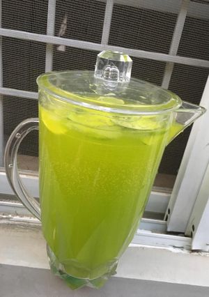 A picture of Green lemonade.