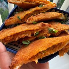 A picture of Tandoori bread pockets.