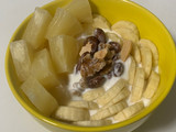 Kéfir con piña, plátano y frutos secos (Merienda saludable)
