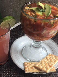 Una foto de Coctel de Camarón estilo michoacan y rusa sin alcohol