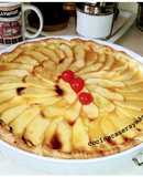 Tarta clásica de manzana con crema y base de hojaldre