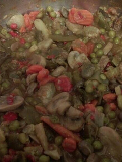 Una foto de Menestra de verduras con champiñones y pimientos