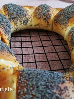 Una foto de Rosca de pan dulce rellena de carne picada
