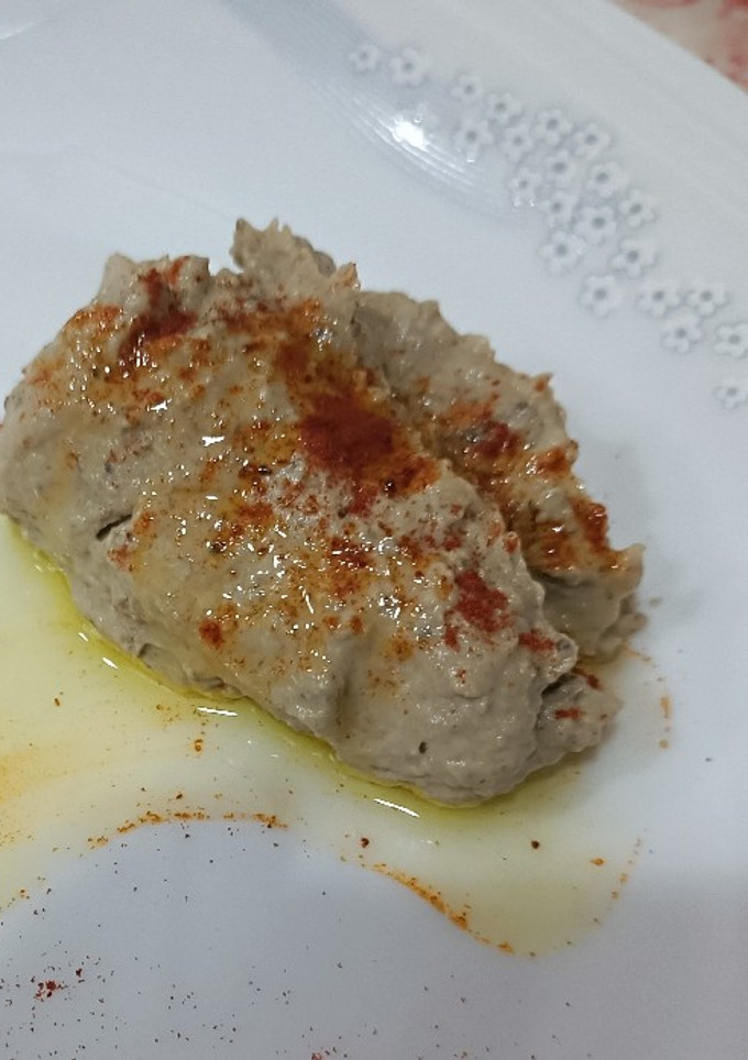 Una foto de Mutabal o "paté de berenjena"