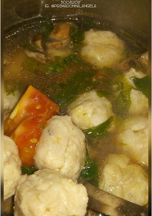 A picture of Bakso Ayam Sederhana (Simplified Indonesian Chicken Meatballs).