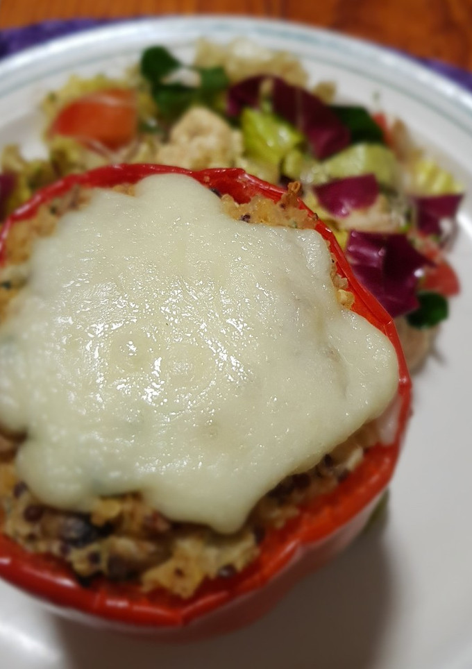 Una foto de Pimientos rellenos vegetarianos en air fryer