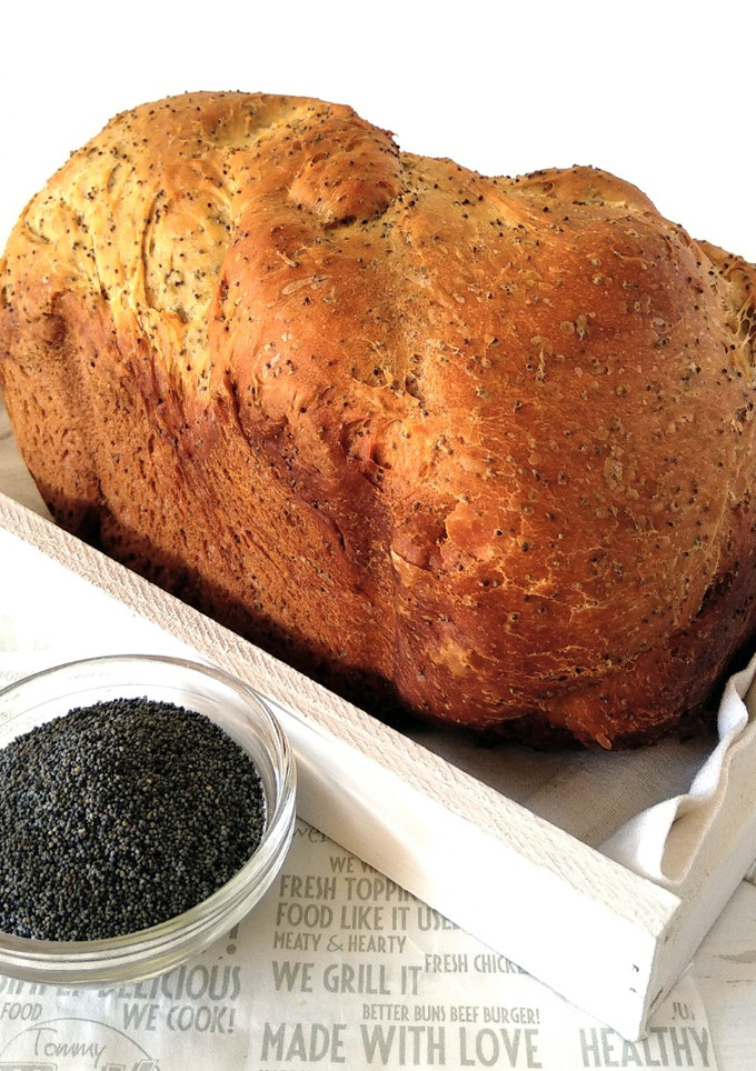 Una foto de Pan de molde con semillas de amapola (en panificadora)