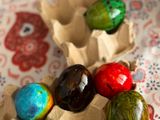 Cómo pintar huevos para la mona de Pascua