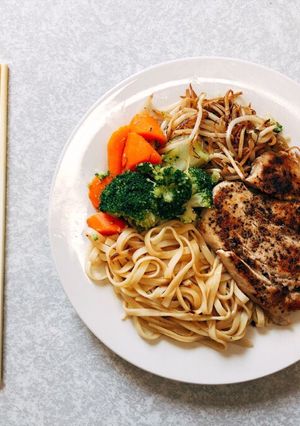 鮪魚排+維力雜醬麵 的食譜成品照片