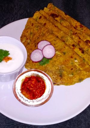 A picture of Doodhi Thepala (bottle gourd paratha/indian flat bread).