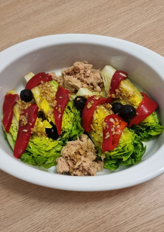 Una foto de Ensalada de cogollos (Receta de conri)