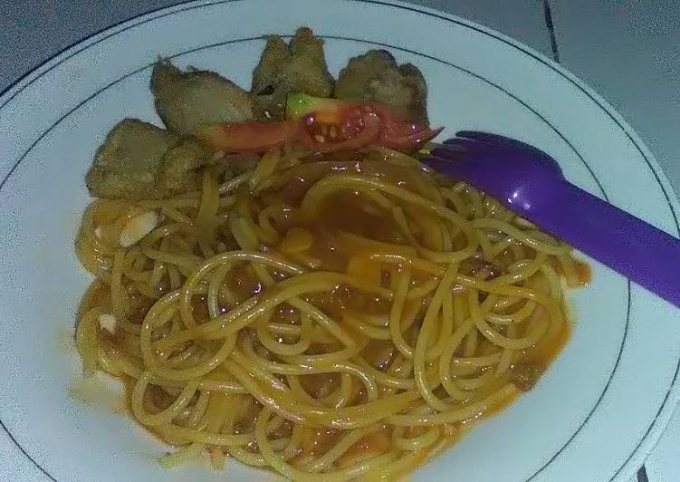 Spaghetti saos barbeque dengan tuna goreng tepung