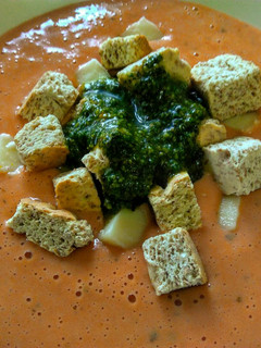Una foto de Crema de tomate al pesto!
