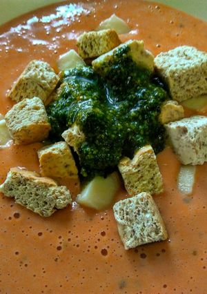 Una foto de Crema de tomate al pesto!
