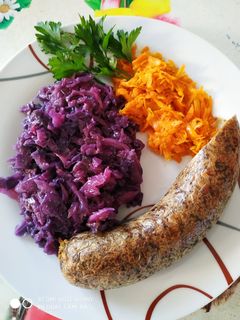 Párolt lilakáposzta sült hurkához recept fotója