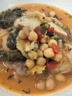 Una foto de Potaje de garbanzos con manitas