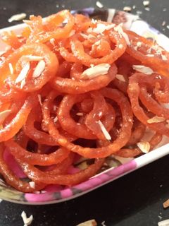 ઇન્સ્ટન્ટ જલેબી(instant jalebi without curd or banking powder Recipe In gujarati) રેસીપી મુખ્ય ફોટો