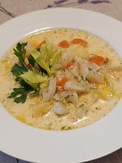 Karalábé és káposztaleves sok zöldséggel recept fotója