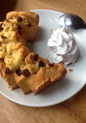 Hình của món Bánh bông lan bơ nho (Raisin butter cake).