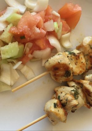 Una foto de Pinchitos de pollo souvlaki