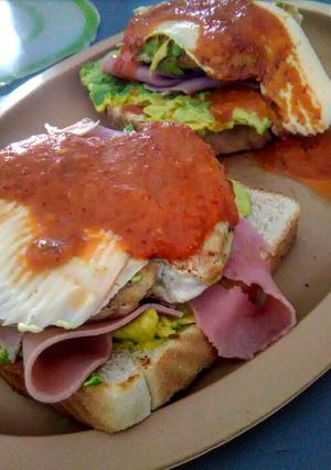Una foto de Sándwich de pechuga de pollo