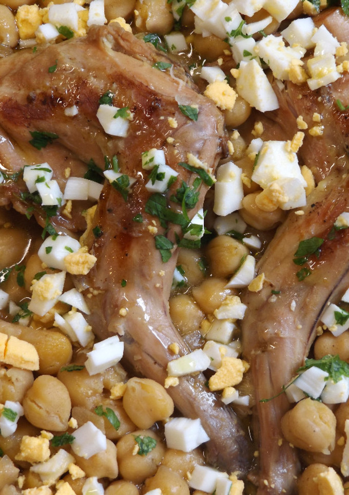 Una foto de Conejo guisado con garbanzos