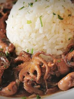 Una foto de Pulpitos encebollados al Pimentón