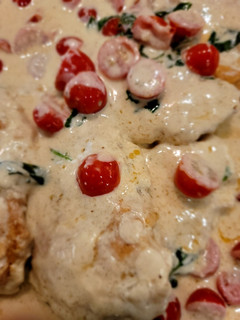 A picture of Chicken in Cream Sauce.