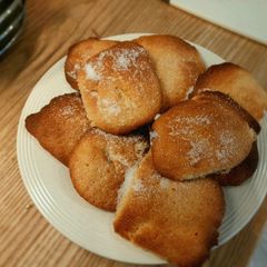 A picture of Bobjef's Cake Biscuits.