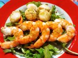 สลัดร้อคเก็ต กุ้งต้มหอยเชลล์ผัดเนยราดน้ำจิ้มซีฟู้ด