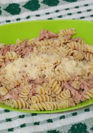 Una foto de Fideos con atún