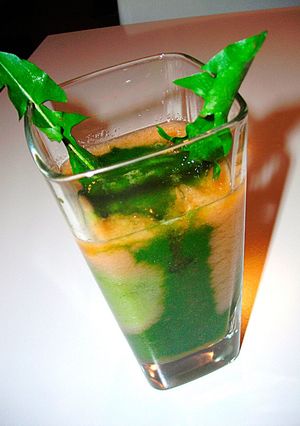 Foto principal de Licuado de diente de león, apio y pera