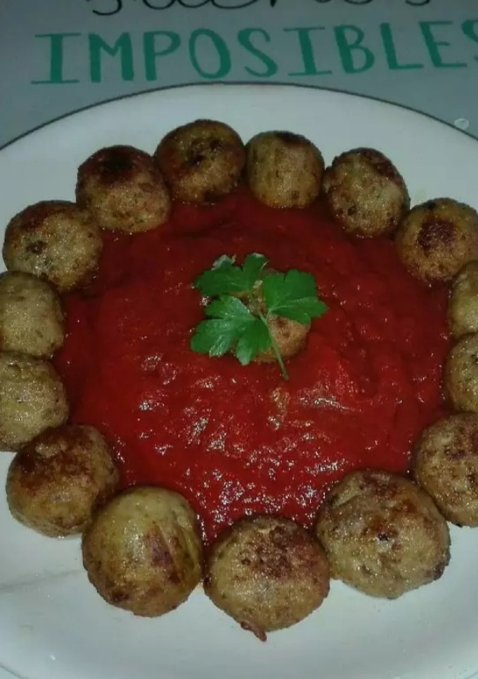 Una foto de Albóndigas con salsa de tomate