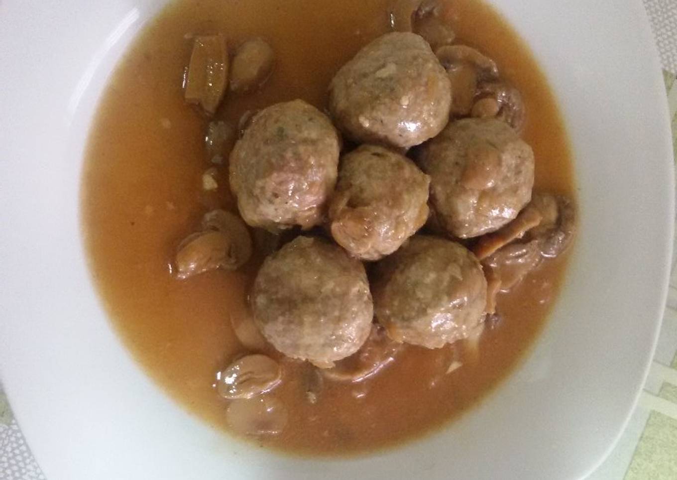 Albóndigas con champiñones en salsa con thermomix