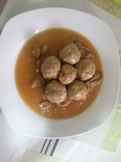 Una foto de Albóndigas con champiñones en salsa con thermomix
