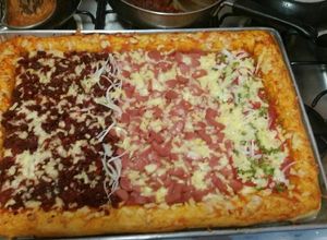 Una foto de Pizza combinada