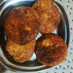 A picture of Mathri.